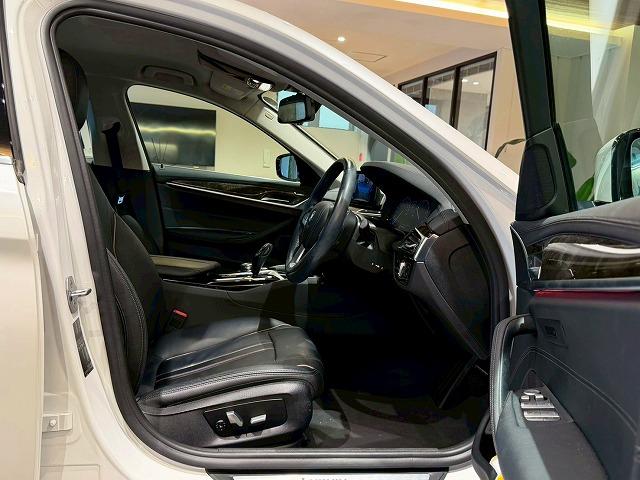 ５シリーズ ５２３ｄ　ラグジュアリー　ブラックレザー　ヘッドアップディスプレイ　アクティブクルーズコントロール　シートヒーター　全方位カメラ　ロゴプロジェクター　電動トランク（26枚目）