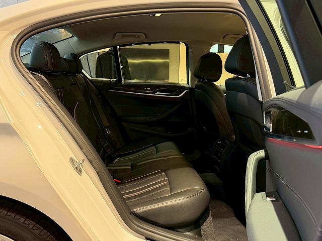 ５シリーズ ５２３ｄ　ラグジュアリー　ブラックレザー　ヘッドアップディスプレイ　アクティブクルーズコントロール　シートヒーター　全方位カメラ　ロゴプロジェクター　電動トランク（32枚目）