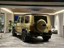 Ｇクラス Ｇ６３　４ＷＤ　特別オーダー車　Ｍａｎｕｆａｋｔｕｒプログラム／ＡＭＧナイトパッケージ／デザートサンド／ナッパレザーライムグリーン／リラクゼーション機能／ボディ同色スペアタイヤリング／２２インチｆｏｒｅｄｗｈｅｅｌｓ／ルーフブラック（3枚目）