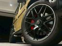 Ｇクラス Ｇ６３　４ＷＤ　特別オーダー車　Ｍａｎｕｆａｋｔｕｒプログラム／ＡＭＧナイトパッケージ／デザートサンド／ナッパレザーライムグリーン／リラクゼーション機能／ボディ同色スペアタイヤリング／２２インチｆｏｒｅｄｗｈｅｅｌｓ／ルーフブラック（6枚目）