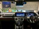 Ｇ６３　４ＷＤ　特別オーダー車　Ｍａｎｕｆａｋｔｕｒプログラム／ＡＭＧナイトパッケージ／デザートサンド／ナッパレザーライムグリーン／リラクゼーション機能／ボディ同色スペアタイヤリング／２２インチｆｏｒｅｄｗｈｅｅｌｓ／ルーフブラック（21枚目）