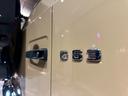 Ｇ６３　４ＷＤ　特別オーダー車　Ｍａｎｕｆａｋｔｕｒプログラム／ＡＭＧナイトパッケージ／デザートサンド／ナッパレザーライムグリーン／リラクゼーション機能／ボディ同色スペアタイヤリング／２２インチｆｏｒｅｄｗｈｅｅｌｓ／ルーフブラック（32枚目）