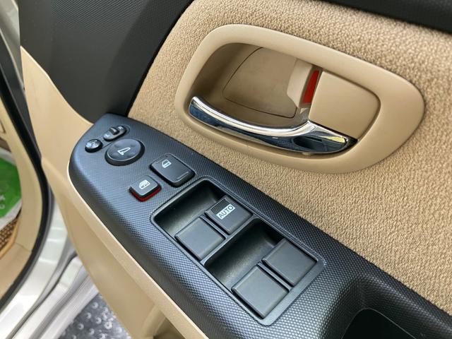 ステップワゴン Ｇ　スタイルエディション　両側電動スライドドア　フローリングフロア　純正ナビ　Ｂカメラ　ＥＴＣ　キーレス　社外１６インチアルミ　オートＡＣ　ＨＩＤヘッドライト　ドアバイザー　ウインカーミラー　タイミングチェーン（27枚目）