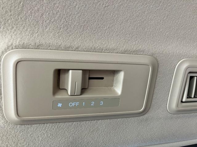 ステップワゴン Ｇ　スタイルエディション　両側電動スライドドア　フローリングフロア　純正ナビ　Ｂカメラ　ＥＴＣ　キーレス　社外１６インチアルミ　オートＡＣ　ＨＩＤヘッドライト　ドアバイザー　ウインカーミラー　タイミングチェーン（50枚目）