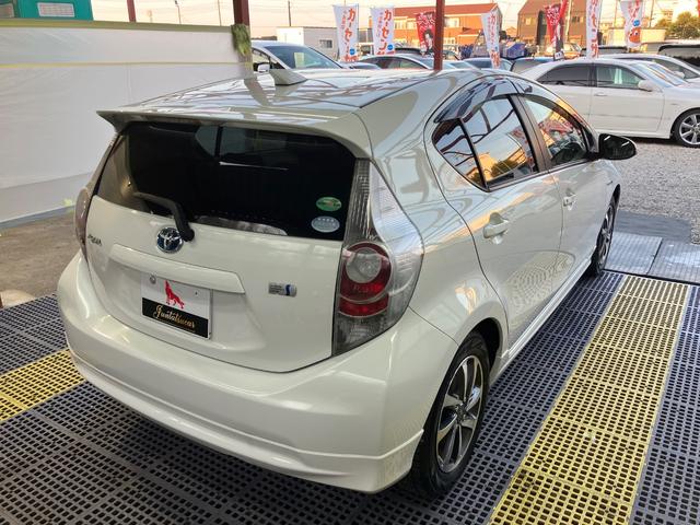 アクア Ｇ　モデリスタエアロ　モデリスタアルミ　純正ナビ　フルセグＴＶ　Ｂカメラ　Ｂｌｕｅｔｏｏｔｈ　ＥＴＣ　スマートキー　Ｐスタート　シートヒーター　オートライト　オートＡＣ　ドアバイザー　タイミングチェーン（5枚目）