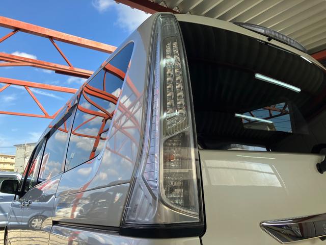 セレナ ２０Ｘ　Ｓ－ハイブリッド　片側電動スライドドア　純正ナビ　フルセグＴＶ　Ｂカメラ　Ｂｌｕｅｔｏｏｔｈ　スマートキー　Ｐスタート　オートライト　オートＡＣ　クルーズコントロール　ＨＩＤライト　フォグランプ　タイミングチェーン（10枚目）