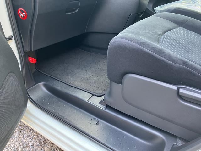 セレナ ２０Ｘ　Ｓ－ハイブリッド　片側電動スライドドア　純正ナビ　フルセグＴＶ　Ｂカメラ　Ｂｌｕｅｔｏｏｔｈ　スマートキー　Ｐスタート　オートライト　オートＡＣ　クルーズコントロール　ＨＩＤライト　フォグランプ　タイミングチェーン（23枚目）