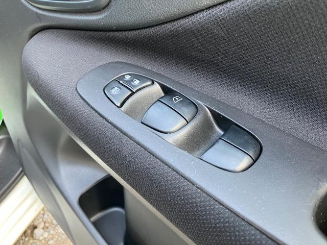 セレナ ２０Ｘ　Ｓ－ハイブリッド　片側電動スライドドア　純正ナビ　フルセグＴＶ　Ｂカメラ　Ｂｌｕｅｔｏｏｔｈ　スマートキー　Ｐスタート　オートライト　オートＡＣ　クルーズコントロール　ＨＩＤライト　フォグランプ　タイミングチェーン（25枚目）