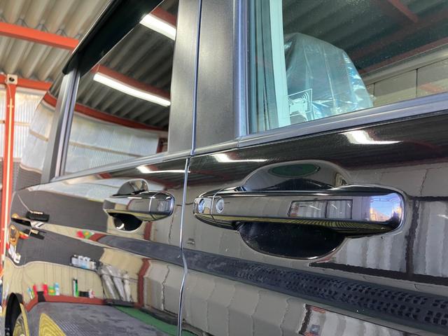 ステップワゴンスパーダ Ｚ　両側電動スライドドア　純正ナビＴＶ　Ｂカメラ　ＥＴＣ　スマートキー　パドルシフト　オートライト　ＨＩＤヘッドライト　オートＡＣ　ウインカーミラー　ドアバイザー　純正アルミ　タイミングチェーン（16枚目）