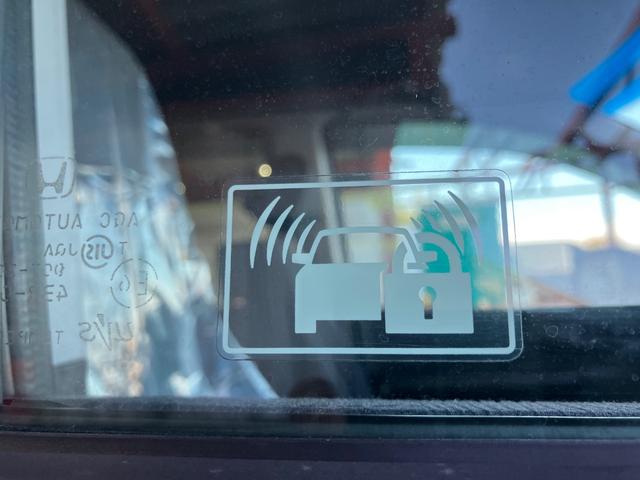 ステップワゴンスパーダ Ｚ　両側電動スライドドア　純正ナビＴＶ　Ｂカメラ　ＥＴＣ　スマートキー　パドルシフト　オートライト　ＨＩＤヘッドライト　オートＡＣ　ウインカーミラー　ドアバイザー　純正アルミ　タイミングチェーン（17枚目）