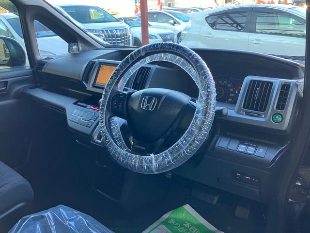 ステップワゴンスパーダ Ｚ　両側電動スライドドア　純正ナビＴＶ　Ｂカメラ　ＥＴＣ　スマートキー　パドルシフト　オートライト　ＨＩＤヘッドライト　オートＡＣ　ウインカーミラー　ドアバイザー　純正アルミ　タイミングチェーン（20枚目）