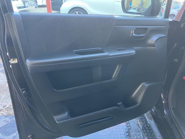 ステップワゴンスパーダ Ｚ　両側電動スライドドア　純正ナビＴＶ　Ｂカメラ　ＥＴＣ　スマートキー　パドルシフト　オートライト　ＨＩＤヘッドライト　オートＡＣ　ウインカーミラー　ドアバイザー　純正アルミ　タイミングチェーン（22枚目）