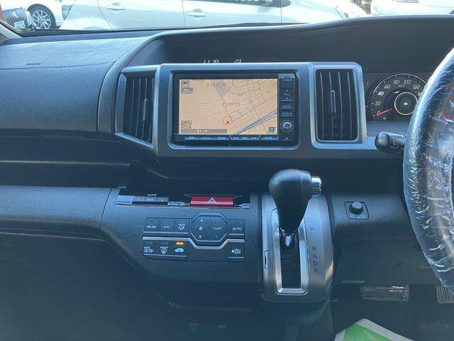 ステップワゴンスパーダ Ｚ　両側電動スライドドア　純正ナビＴＶ　Ｂカメラ　ＥＴＣ　スマートキー　パドルシフト　オートライト　ＨＩＤヘッドライト　オートＡＣ　ウインカーミラー　ドアバイザー　純正アルミ　タイミングチェーン（25枚目）