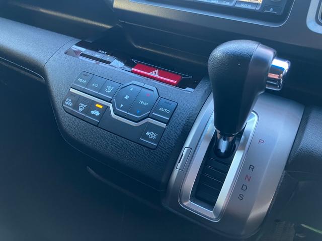 ステップワゴンスパーダ Ｚ　両側電動スライドドア　純正ナビＴＶ　Ｂカメラ　ＥＴＣ　スマートキー　パドルシフト　オートライト　ＨＩＤヘッドライト　オートＡＣ　ウインカーミラー　ドアバイザー　純正アルミ　タイミングチェーン（29枚目）