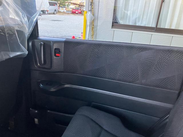 ステップワゴンスパーダ Ｚ　両側電動スライドドア　純正ナビＴＶ　Ｂカメラ　ＥＴＣ　スマートキー　パドルシフト　オートライト　ＨＩＤヘッドライト　オートＡＣ　ウインカーミラー　ドアバイザー　純正アルミ　タイミングチェーン（55枚目）