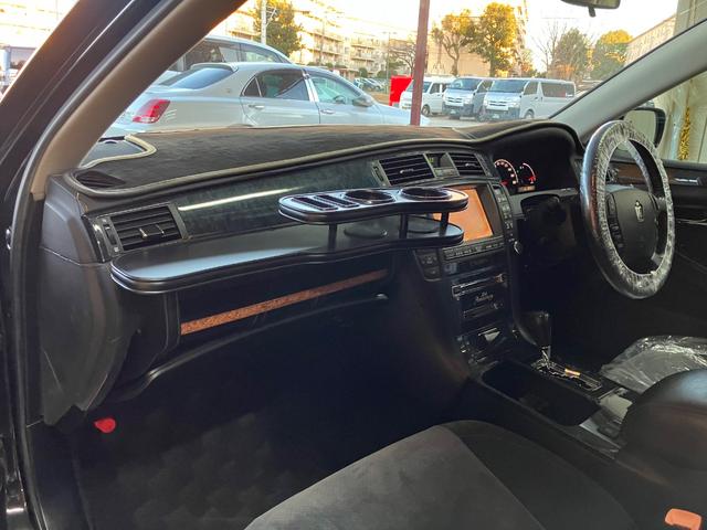 クラウン アスリート プレミアム50thエディション 車高調 社外19インチAW 純正ナビ Bカメラ ETC スマートキー 社外ドリンクホルダー オートライト クルーズコントロール Pスタート HIDヘッドライト タイミングチェーン(18枚目)