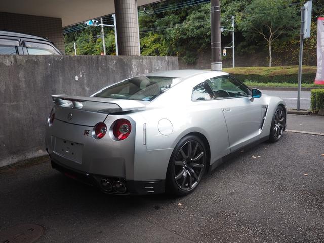 GT-R プレミアムエディション 禁煙車 BOSEオーディオ 地デジ バックカメラ ドラレコ 当店は整備がメインの認証工場です。GT-Rの整備も多くの実績がありますので安心してお任せ下さい!(6枚目)