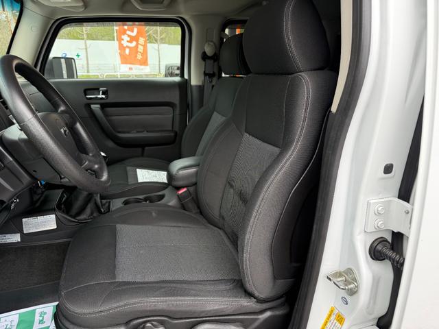 ハマーＨ３ タイプＳ　５速ＭＴ左Ｈ三井物産正規Ｄ車リフトアップ　左ハンドル　ＥＴＣ　バックカメラ　ナビ　ＴＶ　オートライト　アルミホイール　キーレスエントリー　ＭＴ　ＣＤ　ＤＶＤ再生　ＥＳＣ（37枚目）