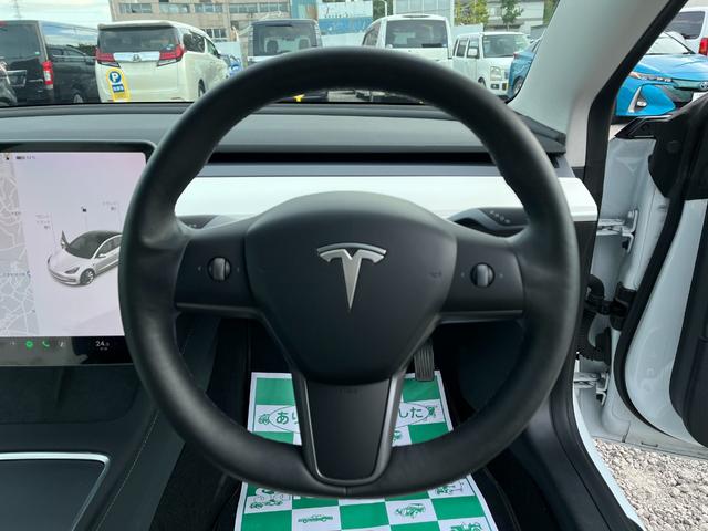 モデル３ ロングレンジ　ＡＷＤ　オートパイロット白革シート／パノラマガラスルーフ全席シートヒーターＰゲート　ＥＴＣ　クリアランスソナー　バックカメラ　サイドカメラ　ナビ　アルミホイール　サンルーフ　ＡＴ　パワーシート（3枚目）