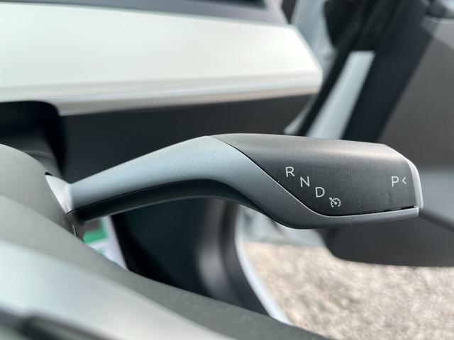 モデル３ ロングレンジ　ＡＷＤ　オートパイロット白革シート／パノラマガラスルーフ全席シートヒーターＰゲート　ＥＴＣ　クリアランスソナー　バックカメラ　サイドカメラ　ナビ　アルミホイール　サンルーフ　ＡＴ　パワーシート（7枚目）