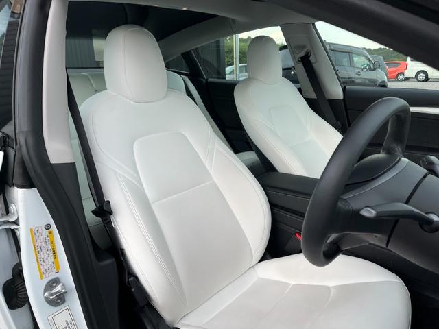 モデル３ ロングレンジ　ＡＷＤ　オートパイロット白革シート／パノラマガラスルーフ全席シートヒーターＰゲート　ＥＴＣ　クリアランスソナー　バックカメラ　サイドカメラ　ナビ　アルミホイール　サンルーフ　ＡＴ　パワーシート（9枚目）