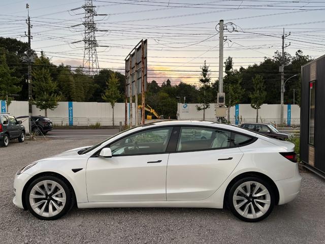 モデル３ ロングレンジ　ＡＷＤ　オートパイロット白革シート／パノラマガラスルーフ全席シートヒーターＰゲート　ＥＴＣ　クリアランスソナー　バックカメラ　サイドカメラ　ナビ　アルミホイール　サンルーフ　ＡＴ　パワーシート（14枚目）