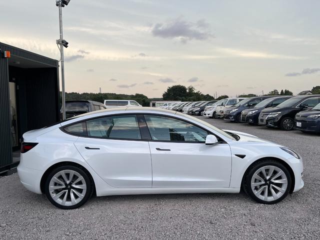 モデル３ ロングレンジ　ＡＷＤ　オートパイロット白革シート／パノラマガラスルーフ全席シートヒーターＰゲート　ＥＴＣ　クリアランスソナー　バックカメラ　サイドカメラ　ナビ　アルミホイール　サンルーフ　ＡＴ　パワーシート（15枚目）