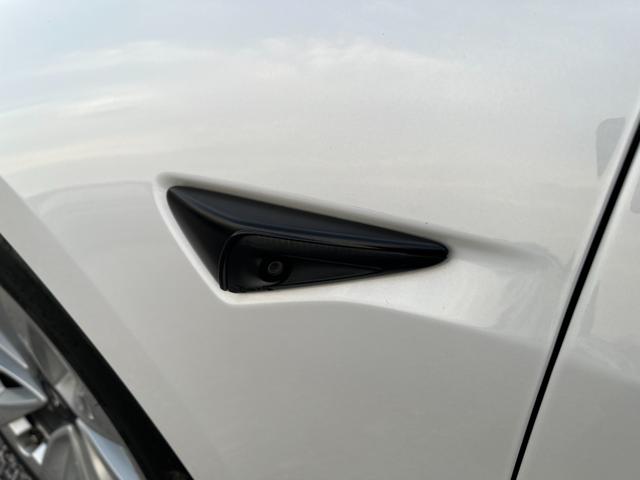 モデル３ ロングレンジ　ＡＷＤ　オートパイロット白革シート／パノラマガラスルーフ全席シートヒーターＰゲート　ＥＴＣ　クリアランスソナー　バックカメラ　サイドカメラ　ナビ　アルミホイール　サンルーフ　ＡＴ　パワーシート（21枚目）