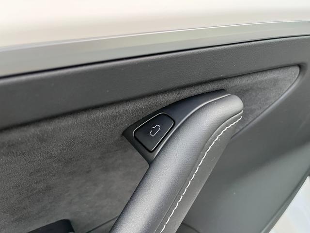 モデル３ ロングレンジ　ＡＷＤ　オートパイロット白革シート／パノラマガラスルーフ全席シートヒーターＰゲート　ＥＴＣ　クリアランスソナー　バックカメラ　サイドカメラ　ナビ　アルミホイール　サンルーフ　ＡＴ　パワーシート（32枚目）