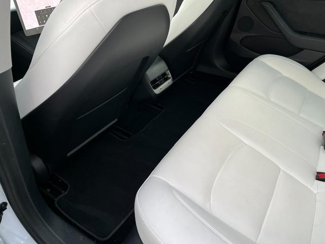 モデル３ ロングレンジ　ＡＷＤ　オートパイロット白革シート／パノラマガラスルーフ全席シートヒーターＰゲート　ＥＴＣ　クリアランスソナー　バックカメラ　サイドカメラ　ナビ　アルミホイール　サンルーフ　ＡＴ　パワーシート（35枚目）