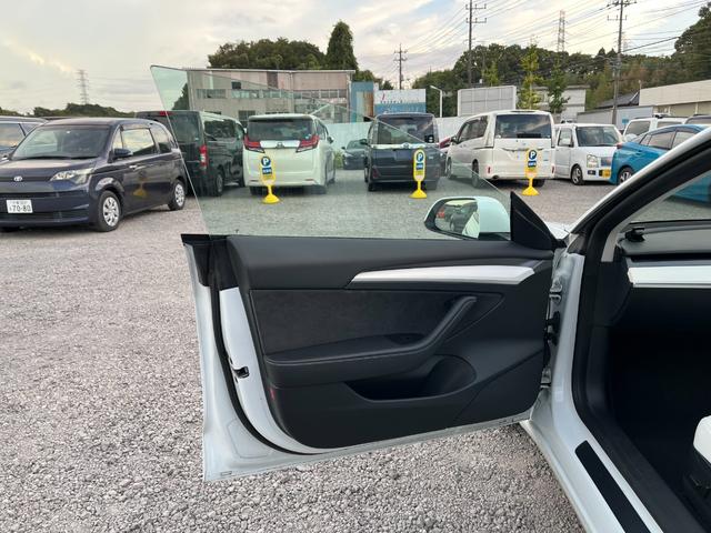 モデル３ ロングレンジ　ＡＷＤ　オートパイロット白革シート／パノラマガラスルーフ全席シートヒーターＰゲート　ＥＴＣ　クリアランスソナー　バックカメラ　サイドカメラ　ナビ　アルミホイール　サンルーフ　ＡＴ　パワーシート（36枚目）