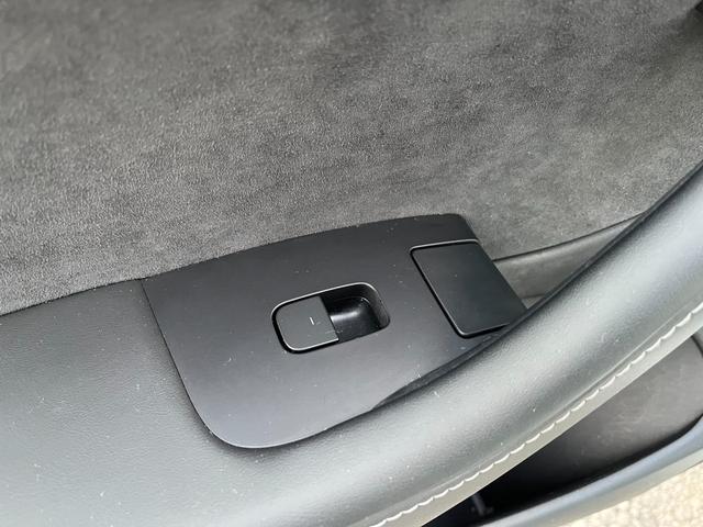 モデル３ ロングレンジ　ＡＷＤ　オートパイロット白革シート／パノラマガラスルーフ全席シートヒーターＰゲート　ＥＴＣ　クリアランスソナー　バックカメラ　サイドカメラ　ナビ　アルミホイール　サンルーフ　ＡＴ　パワーシート（38枚目）