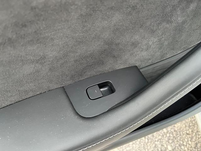 モデル３ ロングレンジ　ＡＷＤ　オートパイロット白革シート／パノラマガラスルーフ全席シートヒーターＰゲート　ＥＴＣ　クリアランスソナー　バックカメラ　サイドカメラ　ナビ　アルミホイール　サンルーフ　ＡＴ　パワーシート（40枚目）