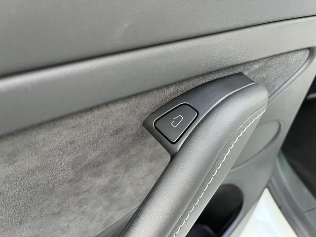 モデル３ ロングレンジ　ＡＷＤ　オートパイロット白革シート／パノラマガラスルーフ全席シートヒーターＰゲート　ＥＴＣ　クリアランスソナー　バックカメラ　サイドカメラ　ナビ　アルミホイール　サンルーフ　ＡＴ　パワーシート（42枚目）