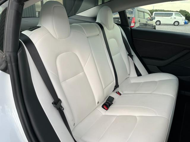 モデル３ ロングレンジ　ＡＷＤ　オートパイロット白革シート／パノラマガラスルーフ全席シートヒーターＰゲート　ＥＴＣ　クリアランスソナー　バックカメラ　サイドカメラ　ナビ　アルミホイール　サンルーフ　ＡＴ　パワーシート（47枚目）