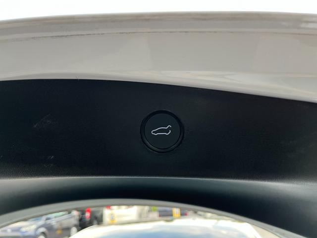 モデル３ ロングレンジ　ＡＷＤ　オートパイロット白革シート／パノラマガラスルーフ全席シートヒーターＰゲート　ＥＴＣ　クリアランスソナー　バックカメラ　サイドカメラ　ナビ　アルミホイール　サンルーフ　ＡＴ　パワーシート（48枚目）
