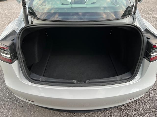 モデル３ ロングレンジ　ＡＷＤ　オートパイロット白革シート／パノラマガラスルーフ全席シートヒーターＰゲート　ＥＴＣ　クリアランスソナー　バックカメラ　サイドカメラ　ナビ　アルミホイール　サンルーフ　ＡＴ　パワーシート（50枚目）
