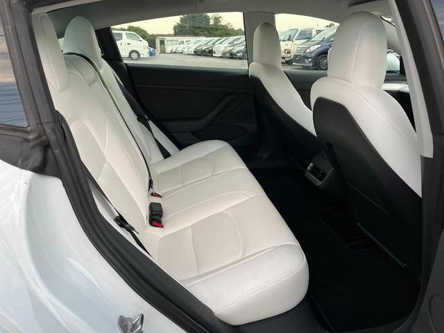 モデル３ ロングレンジ　ＡＷＤ　オートパイロット白革シート／パノラマガラスルーフ全席シートヒーターＰゲート　ＥＴＣ　クリアランスソナー　バックカメラ　サイドカメラ　ナビ　アルミホイール　サンルーフ　ＡＴ　パワーシート（52枚目）