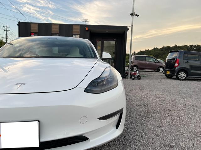 モデル３ ロングレンジ　ＡＷＤ　オートパイロット白革シート／パノラマガラスルーフ全席シートヒーターＰゲート　ＥＴＣ　クリアランスソナー　バックカメラ　サイドカメラ　ナビ　アルミホイール　サンルーフ　ＡＴ　パワーシート（54枚目）