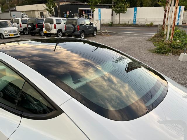モデル３ ロングレンジ　ＡＷＤ　オートパイロット白革シート／パノラマガラスルーフ全席シートヒーターＰゲート　ＥＴＣ　クリアランスソナー　バックカメラ　サイドカメラ　ナビ　アルミホイール　サンルーフ　ＡＴ　パワーシート（57枚目）