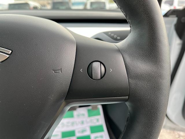 モデル３ ロングレンジ　ＡＷＤ　オートパイロット白革シート／パノラマガラスルーフ全席シートヒーターＰゲート　ＥＴＣ　クリアランスソナー　バックカメラ　サイドカメラ　ナビ　アルミホイール　サンルーフ　ＡＴ　パワーシート（63枚目）