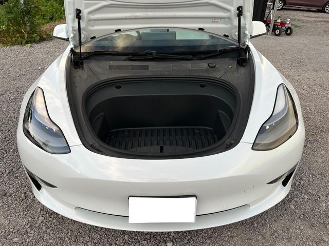 モデル３ ロングレンジ　ＡＷＤ　オートパイロット白革シート／パノラマガラスルーフ全席シートヒーターＰゲート　ＥＴＣ　クリアランスソナー　バックカメラ　サイドカメラ　ナビ　アルミホイール　サンルーフ　ＡＴ　パワーシート（67枚目）