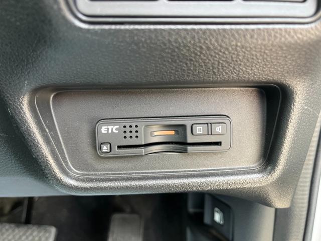 オデッセイ アブソルート　純正８型ナビＢＴ接続Ｂカメラ地デジ両側電動ドアあんしんＰＫＧ　クリアランスソナー　オートクルーズコントロール　衝突被害軽減システム　ア　ＬＥＤヘッドランプ　スマートキー　アイドリングストップ（9枚目）