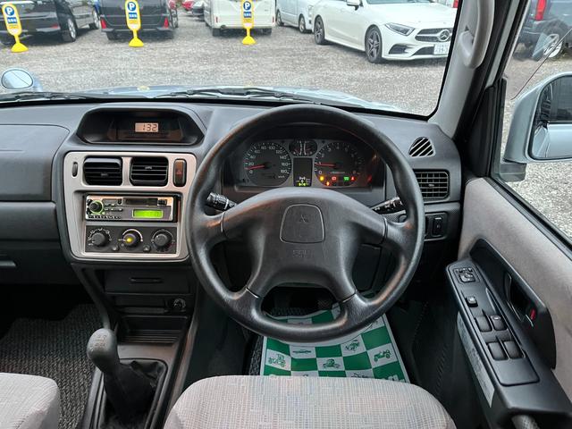 パジェロイオ ＺＲ　５速ＭＴフルノーマル　４ＷＤ　アルミホイール　電動格納ミラー　ＭＴ　盗難防止システム　衝突安全ボディ　カセット　ＡＢＳ　エアコン　パワーステアリング　パワーウィンドウ（2枚目）