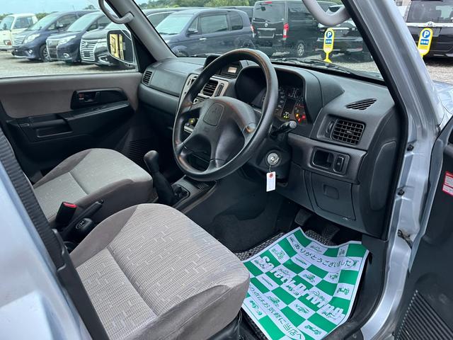 パジェロイオ ＺＲ　５速ＭＴフルノーマル　４ＷＤ　アルミホイール　電動格納ミラー　ＭＴ　盗難防止システム　衝突安全ボディ　カセット　ＡＢＳ　エアコン　パワーステアリング　パワーウィンドウ（23枚目）