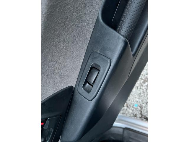 パジェロイオ ＺＲ　５速ＭＴフルノーマル　４ＷＤ　アルミホイール　電動格納ミラー　ＭＴ　盗難防止システム　衝突安全ボディ　カセット　ＡＢＳ　エアコン　パワーステアリング　パワーウィンドウ（33枚目）