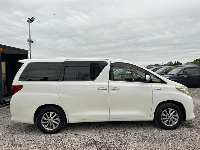 アルファードハイブリッド Ｘ　大画面ナビＢＴ接続Ｂカメラ地デジ両側電動ドア４ＷＤ　ＥＴＣ　バックカメラ　ナビ　ＴＶ　クリアランスソナー　オートクルーズコントロール　両側電動スライドドア　　スマートキー　　３列シート　オットマン（14枚目）