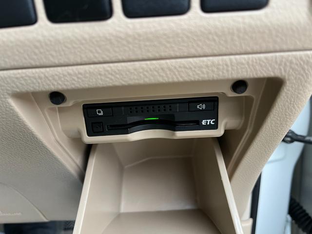 アルファードハイブリッド Ｘ　大画面ナビＢＴ接続Ｂカメラ地デジ両側電動ドア４ＷＤ　ＥＴＣ　バックカメラ　ナビ　ＴＶ　クリアランスソナー　オートクルーズコントロール　両側電動スライドドア　　スマートキー　　３列シート　オットマン（24枚目）