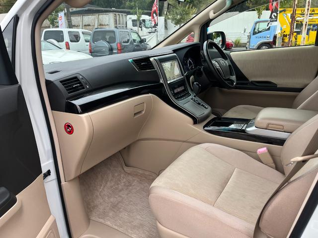 アルファードハイブリッド Ｘ　大画面ナビＢＴ接続Ｂカメラ地デジ両側電動ドア４ＷＤ　ＥＴＣ　バックカメラ　ナビ　ＴＶ　クリアランスソナー　オートクルーズコントロール　両側電動スライドドア　　スマートキー　　３列シート　オットマン（27枚目）