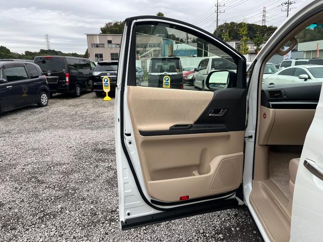 アルファードハイブリッド Ｘ　大画面ナビＢＴ接続Ｂカメラ地デジ両側電動ドア４ＷＤ　ＥＴＣ　バックカメラ　ナビ　ＴＶ　クリアランスソナー　オートクルーズコントロール　両側電動スライドドア　　スマートキー　　３列シート　オットマン（30枚目）
